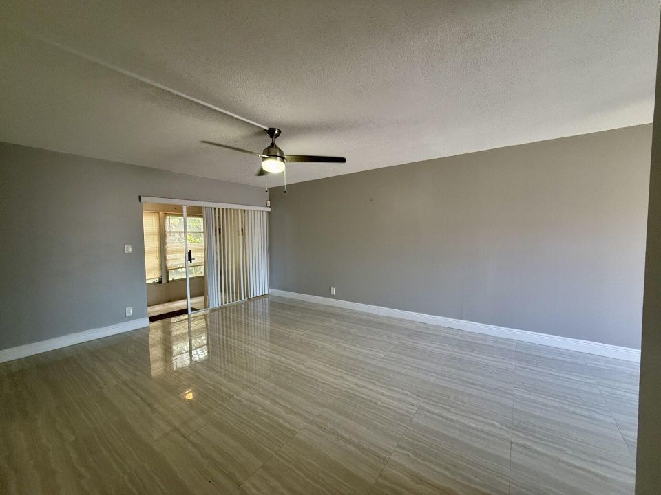 Active With Contract: $1,700 (1 beds, 1 baths, 888 Square Feet)