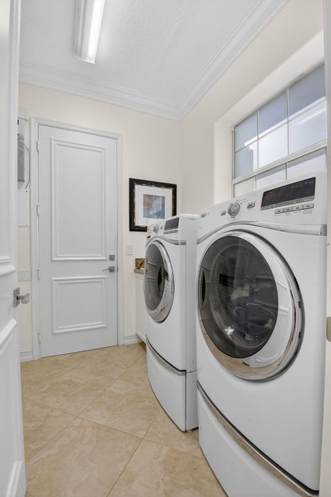 For Sale: $1,375,000 (3 beds, 2 baths, 2689 Square Feet)