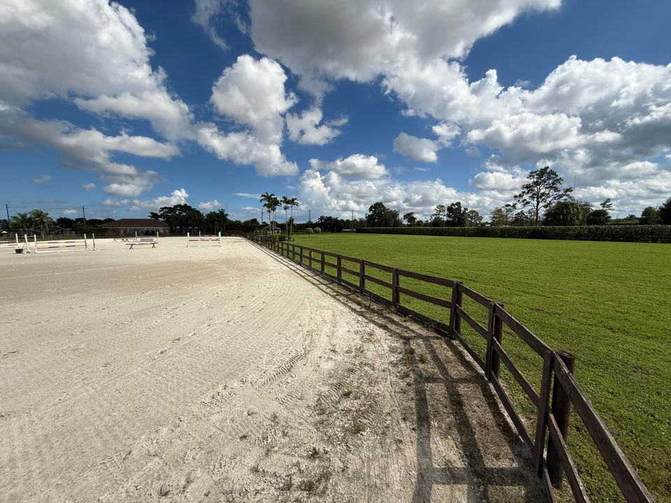 出租: $3,000 (1 贝兹, 1 浴室, 0 平方英尺)