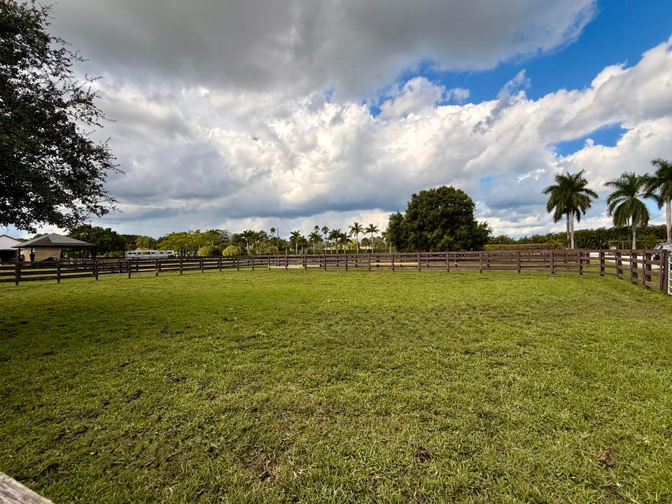 出租: $3,000 (1 贝兹, 1 浴室, 0 平方英尺)