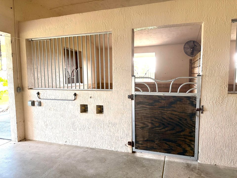 出租: $3,000 (1 贝兹, 1 浴室, 0 平方英尺)