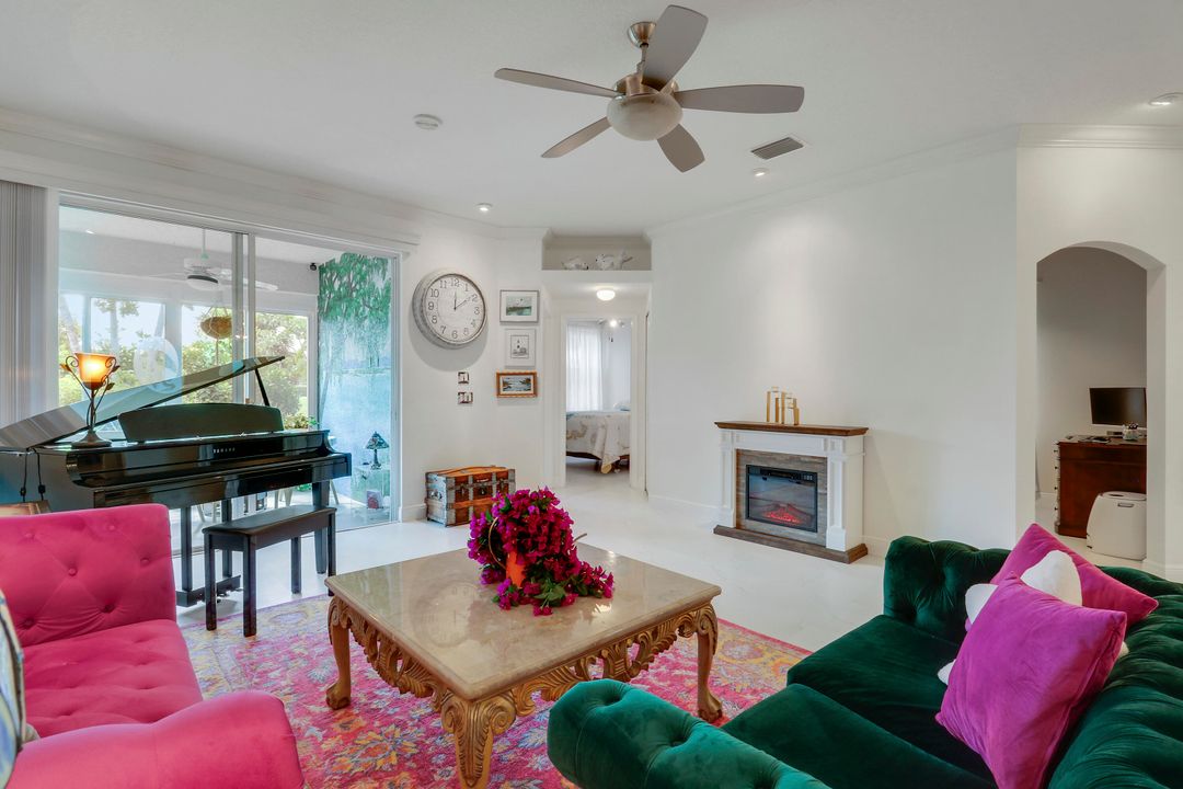 Под контрактом: $325,000 (2 спален, 2 ванн, 1585 Квадратных фут)