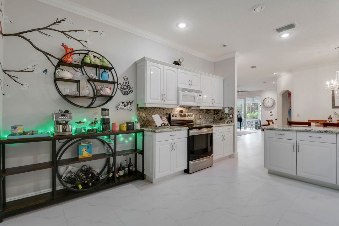 Под контрактом: $325,000 (2 спален, 2 ванн, 1585 Квадратных фут)