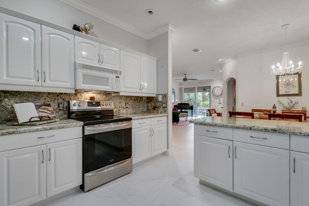 Под контрактом: $325,000 (2 спален, 2 ванн, 1585 Квадратных фут)