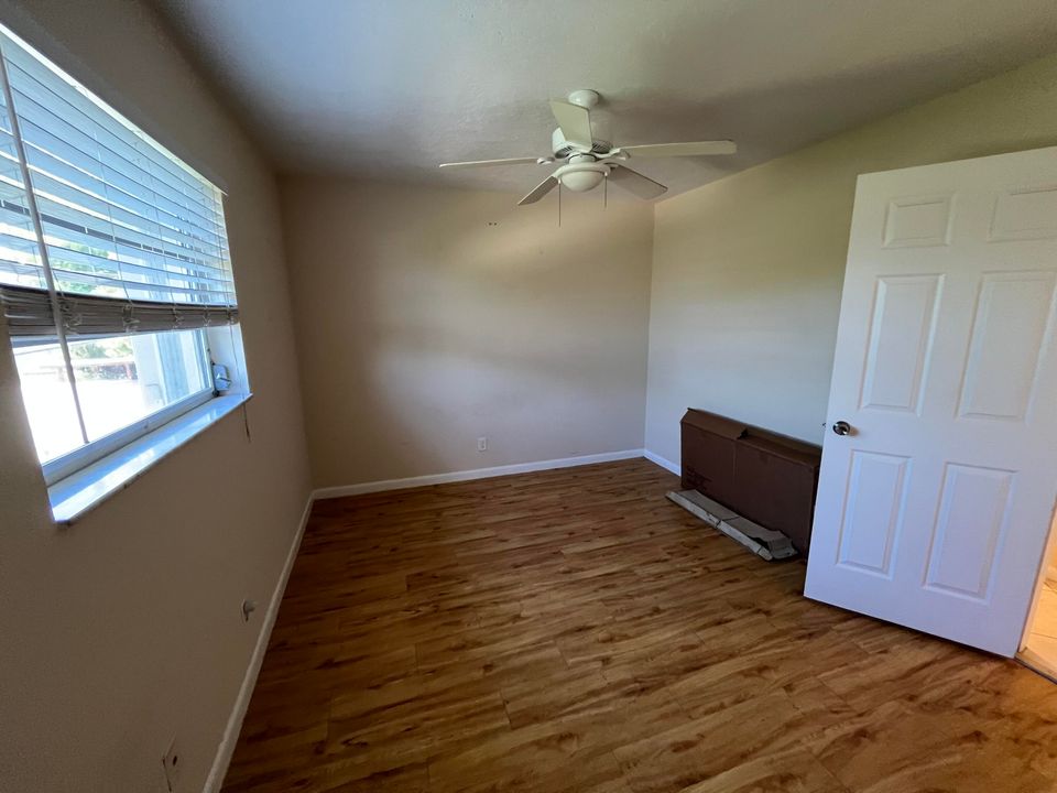 Active With Contract: $155,000 (1 beds, 1 baths, 596 Square Feet)