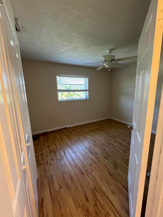 Active With Contract: $155,000 (1 beds, 1 baths, 596 Square Feet)