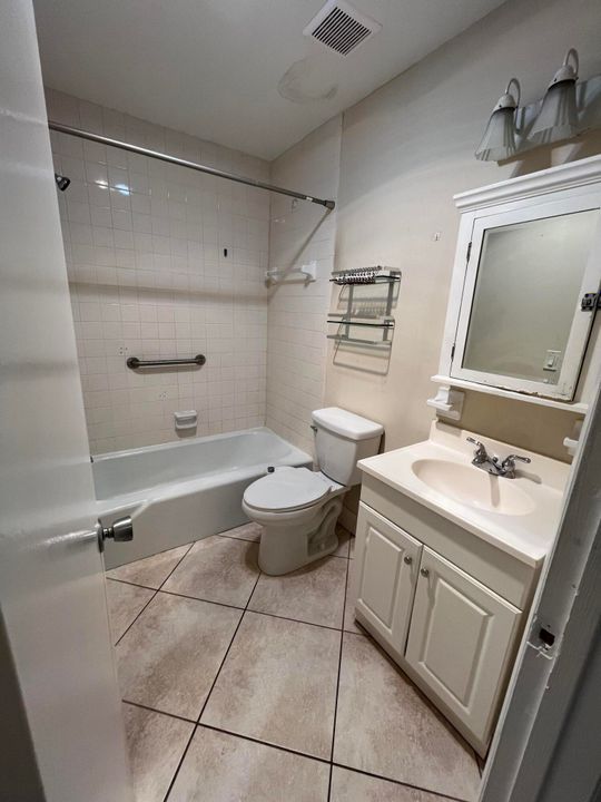 Active With Contract: $155,000 (1 beds, 1 baths, 596 Square Feet)