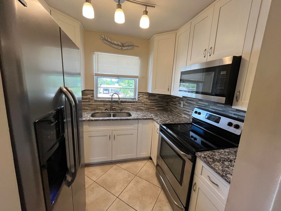 Active With Contract: $155,000 (1 beds, 1 baths, 596 Square Feet)