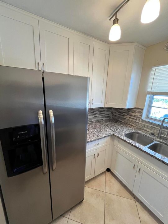 Active With Contract: $155,000 (1 beds, 1 baths, 596 Square Feet)