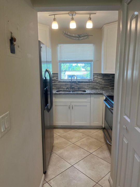 Active With Contract: $155,000 (1 beds, 1 baths, 596 Square Feet)