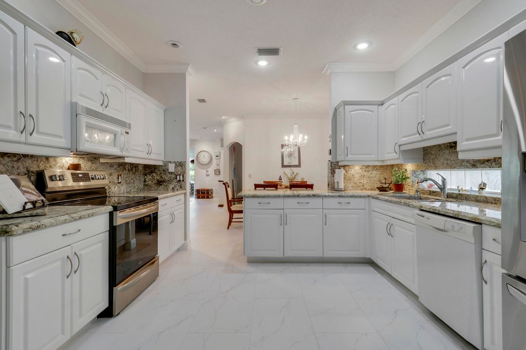 Под контрактом: $325,000 (2 спален, 2 ванн, 1585 Квадратных фут)