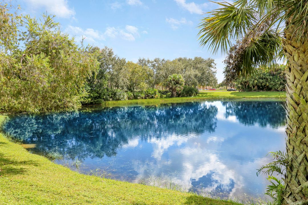 Под контрактом: $325,000 (2 спален, 2 ванн, 1585 Квадратных фут)