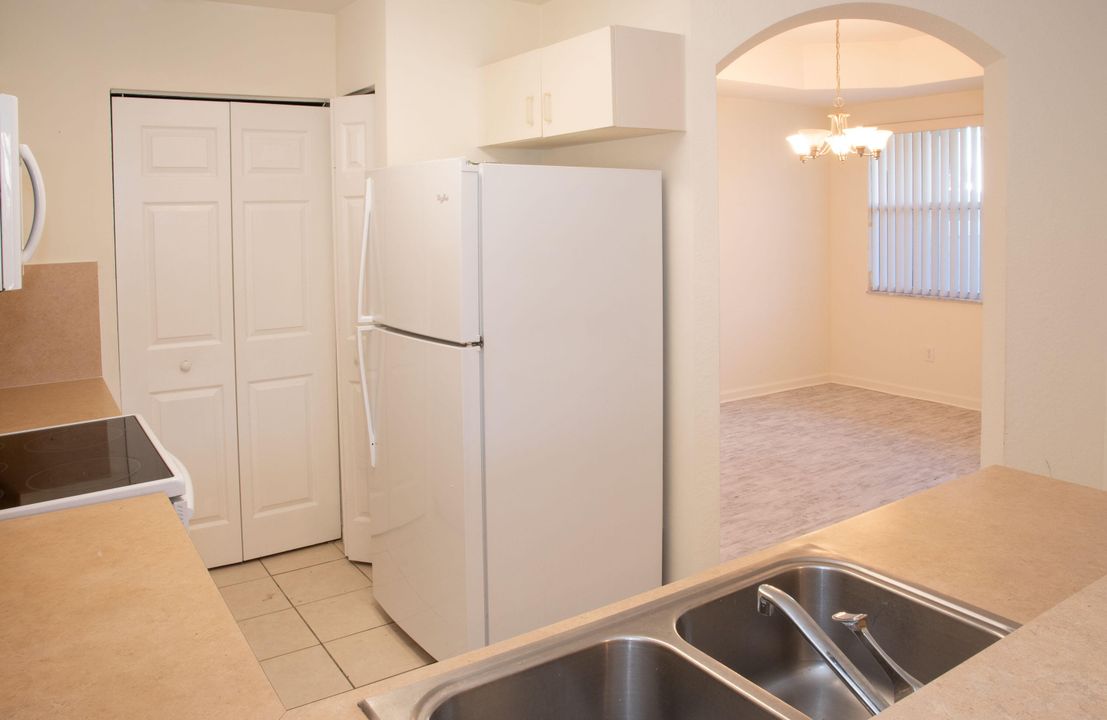 For Sale: $304,900 (3 beds, 2 baths, 1391 Square Feet)
