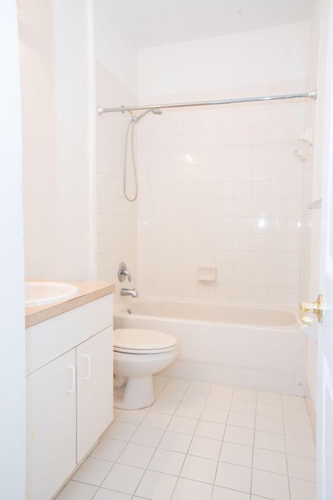 For Sale: $304,900 (3 beds, 2 baths, 1391 Square Feet)