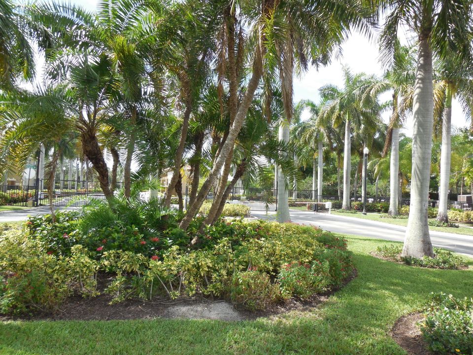 For Sale: $304,900 (3 beds, 2 baths, 1391 Square Feet)