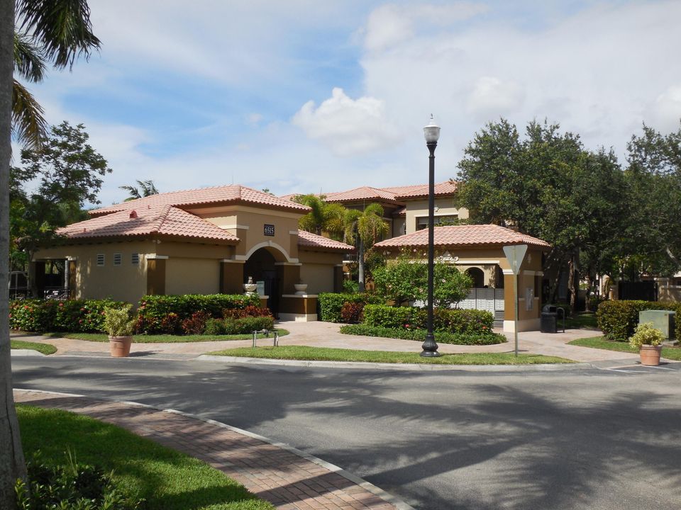 For Sale: $304,900 (3 beds, 2 baths, 1391 Square Feet)