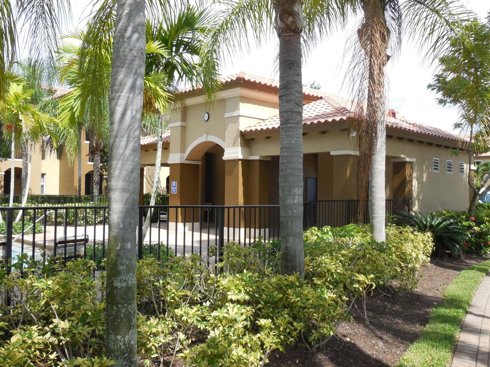 For Sale: $304,900 (3 beds, 2 baths, 1391 Square Feet)