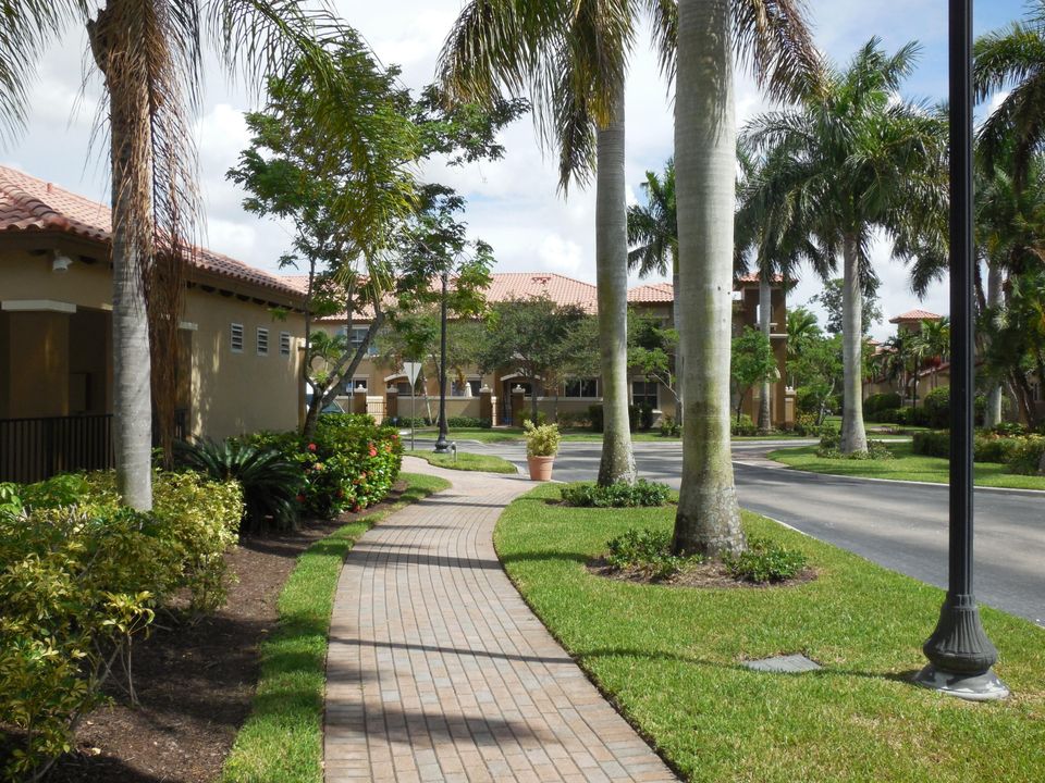 For Sale: $304,900 (3 beds, 2 baths, 1391 Square Feet)