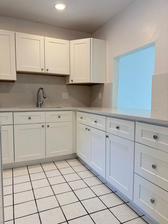 Active With Contract: $2,000 (2 beds, 2 baths, 1026 Square Feet)