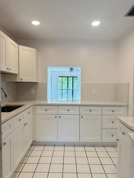 Active With Contract: $2,000 (2 beds, 2 baths, 1026 Square Feet)