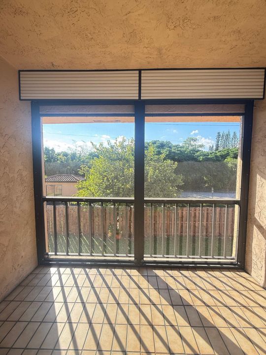 Active With Contract: $2,000 (2 beds, 2 baths, 1026 Square Feet)