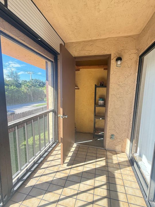 Active With Contract: $2,000 (2 beds, 2 baths, 1026 Square Feet)