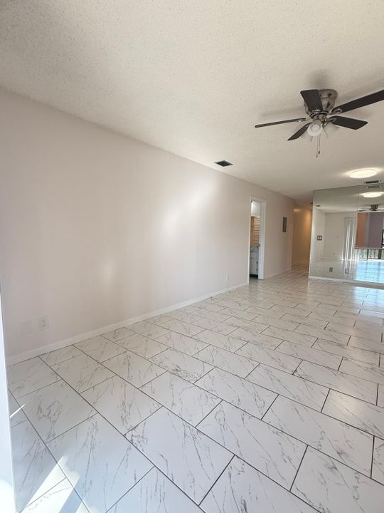 Active With Contract: $2,000 (2 beds, 2 baths, 1026 Square Feet)