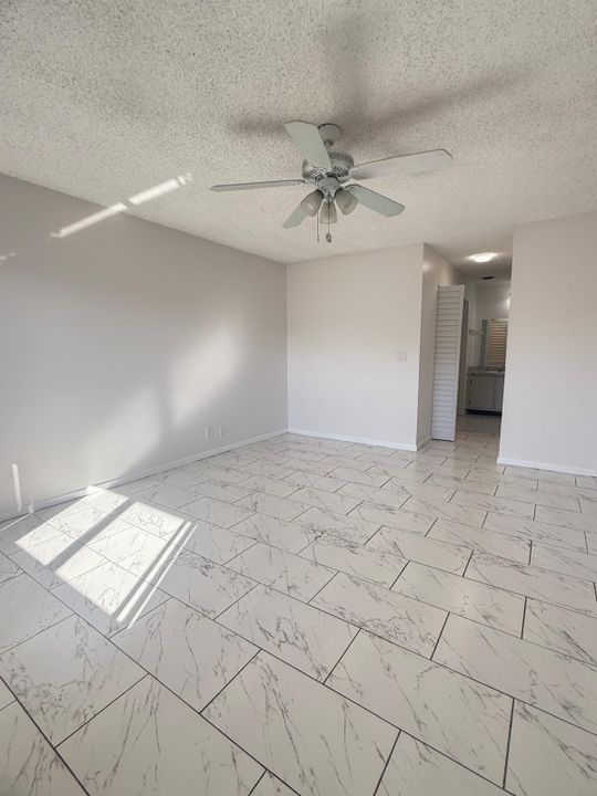 Active With Contract: $2,000 (2 beds, 2 baths, 1026 Square Feet)