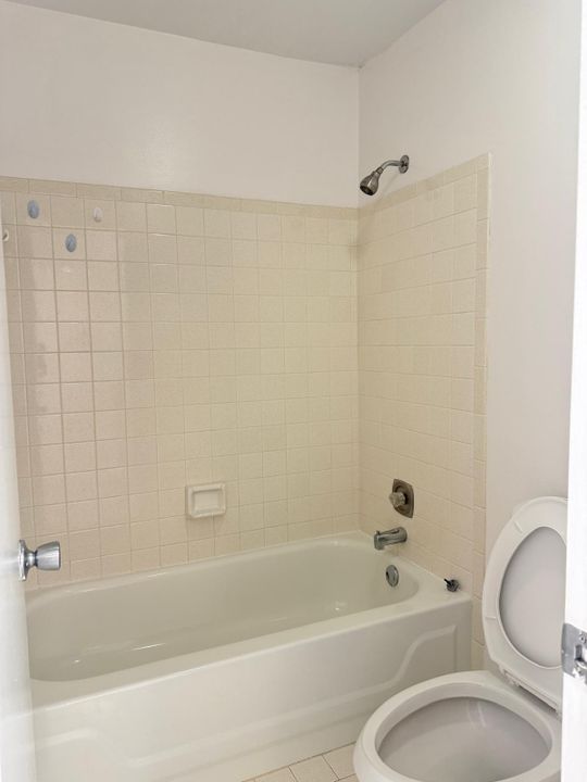 Active With Contract: $2,000 (2 beds, 2 baths, 1026 Square Feet)