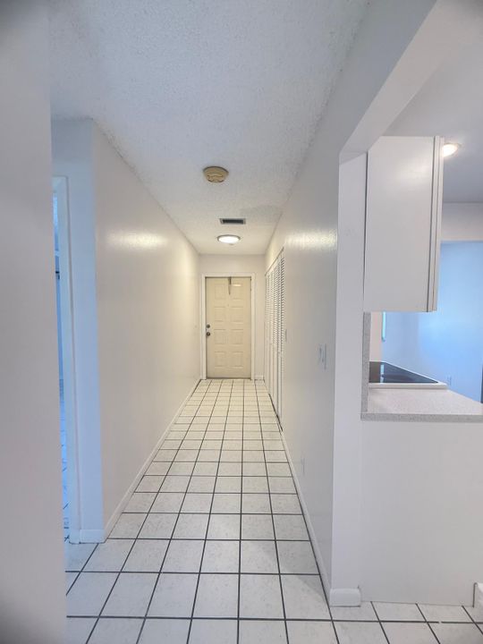 Active With Contract: $2,000 (2 beds, 2 baths, 1026 Square Feet)