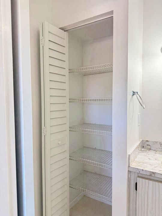 Active With Contract: $2,000 (2 beds, 2 baths, 1026 Square Feet)