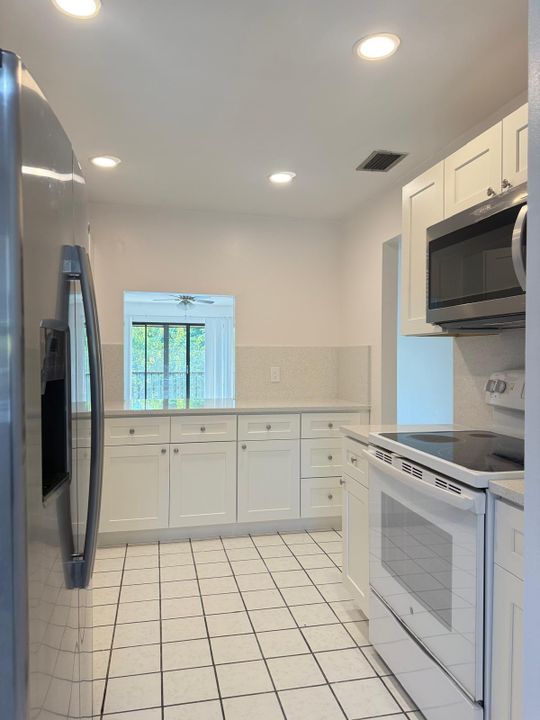 Active With Contract: $2,000 (2 beds, 2 baths, 1026 Square Feet)