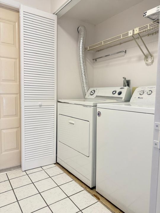 Active With Contract: $2,000 (2 beds, 2 baths, 1026 Square Feet)