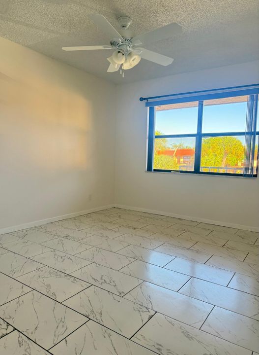 Active With Contract: $2,000 (2 beds, 2 baths, 1026 Square Feet)