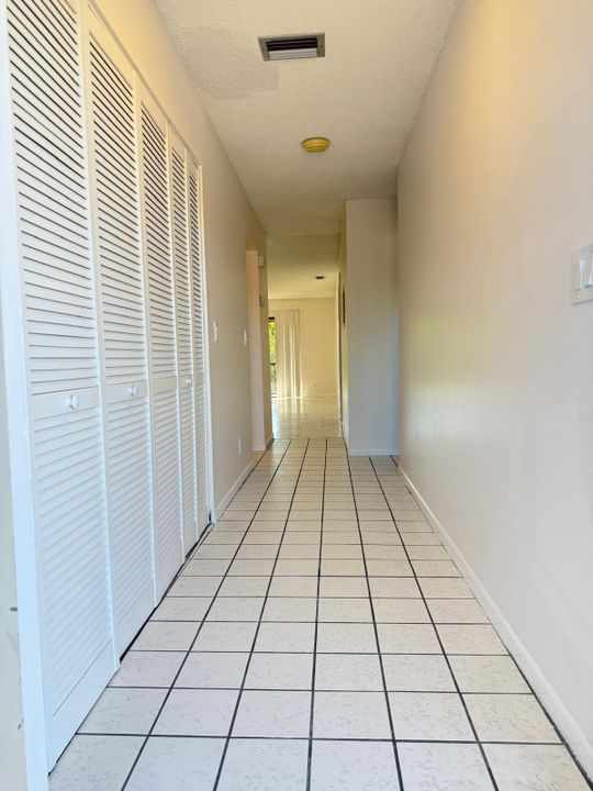 Active With Contract: $2,000 (2 beds, 2 baths, 1026 Square Feet)