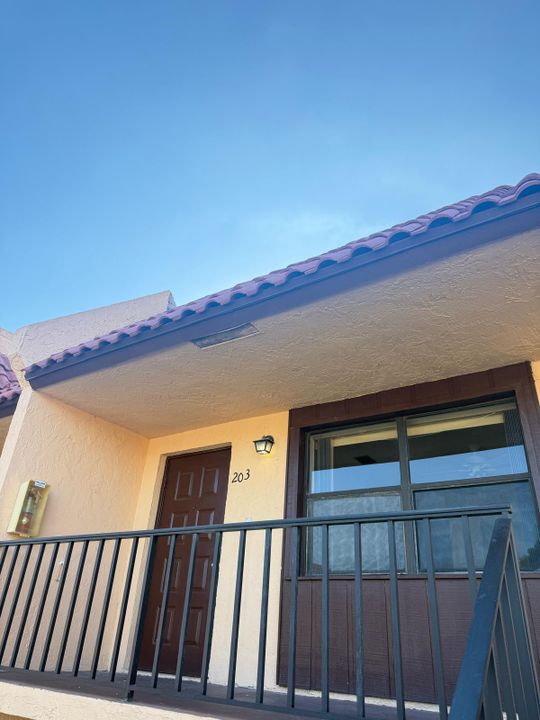 Active With Contract: $2,000 (2 beds, 2 baths, 1026 Square Feet)