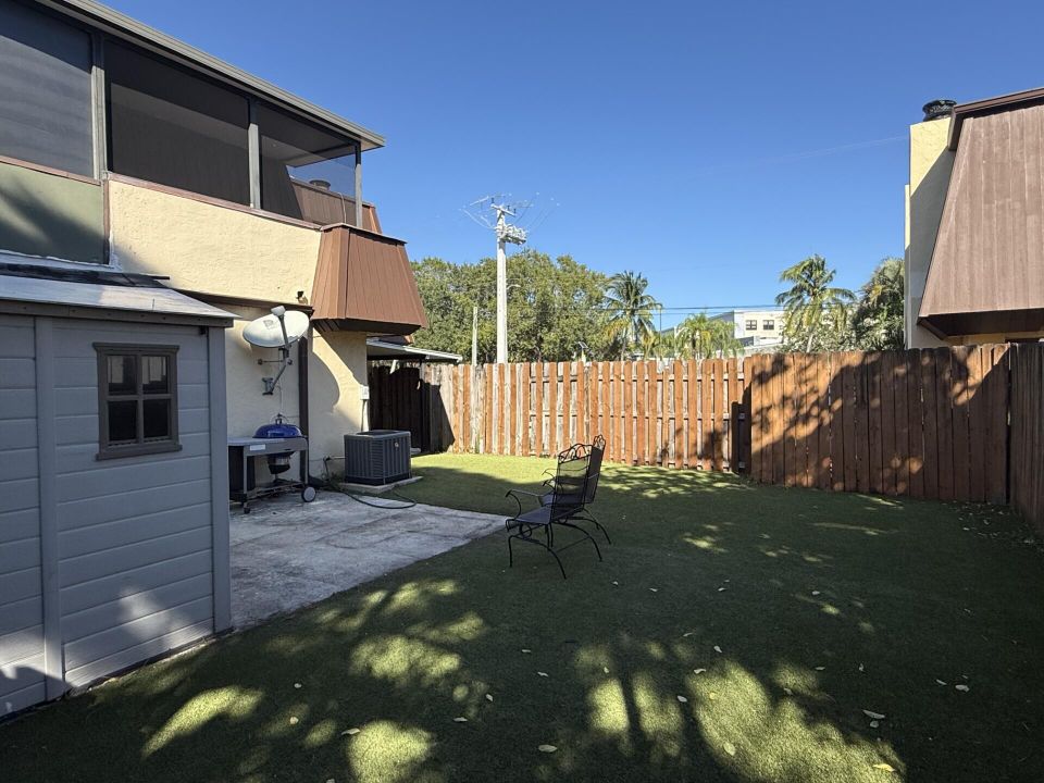 For Rent: $2,300 (2 beds, 1 baths, 1157 Square Feet)