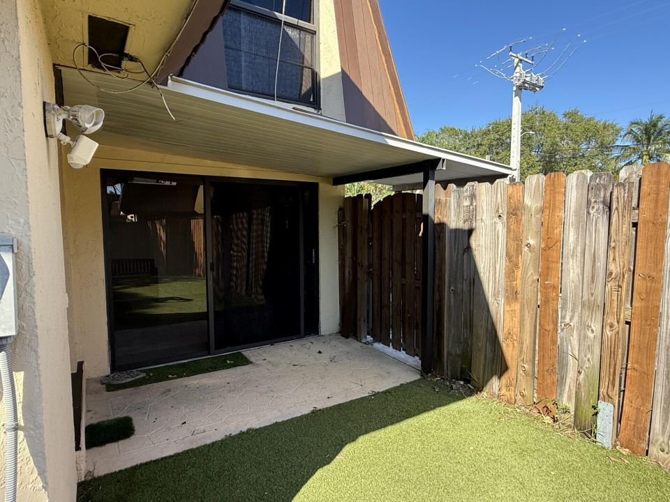 For Rent: $2,300 (2 beds, 1 baths, 1157 Square Feet)