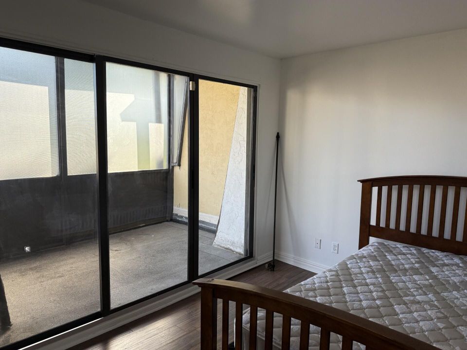 For Rent: $2,300 (2 beds, 1 baths, 1157 Square Feet)