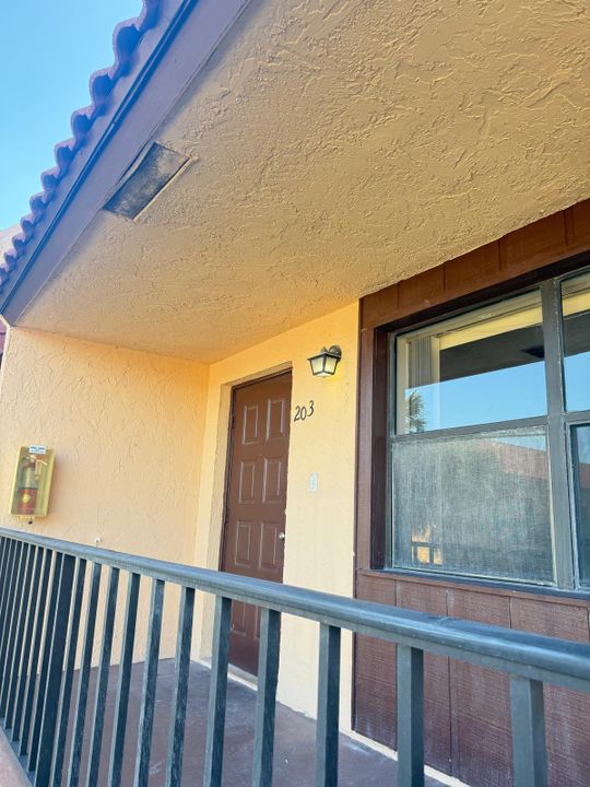 Active With Contract: $2,000 (2 beds, 2 baths, 1026 Square Feet)