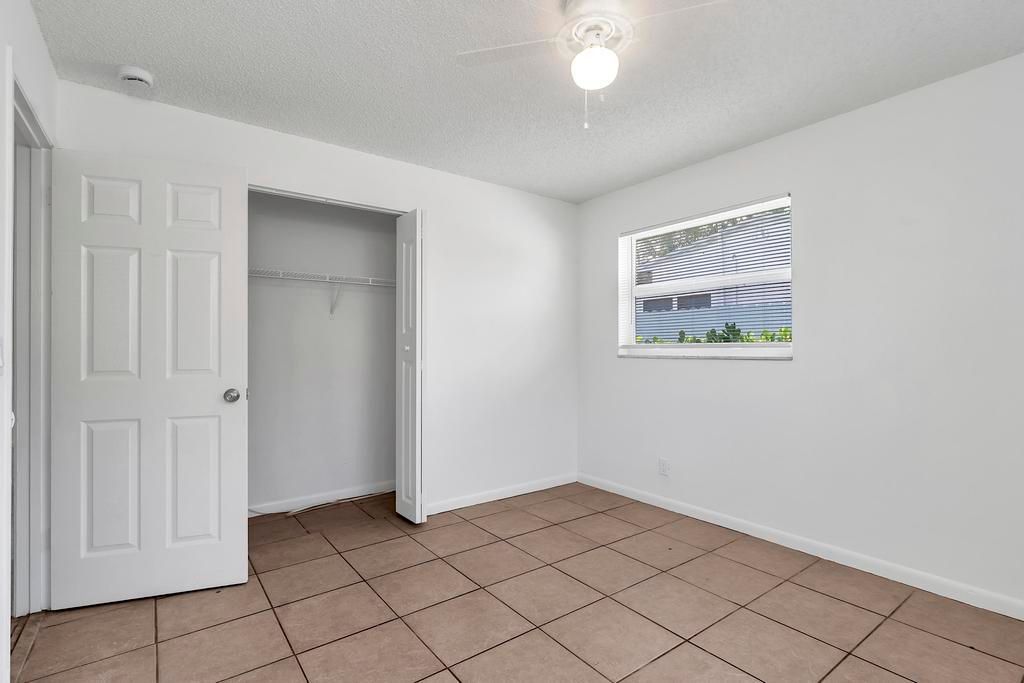 出租: $1,900 (2 贝兹, 1 浴室, 900 平方英尺)