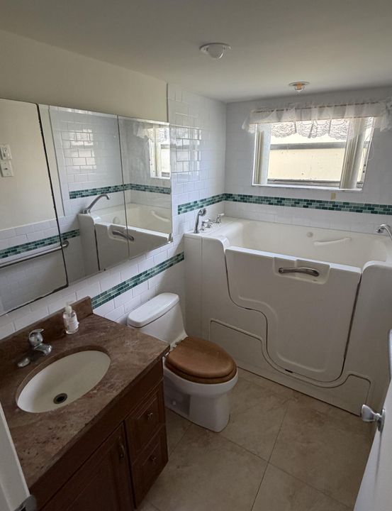 For Sale: $110,000 (2 beds, 2 baths, 880 Square Feet)