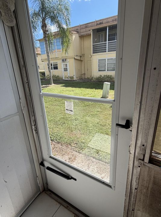 For Sale: $110,000 (2 beds, 2 baths, 880 Square Feet)