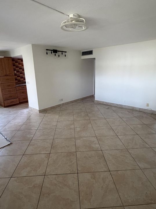For Sale: $110,000 (2 beds, 2 baths, 880 Square Feet)