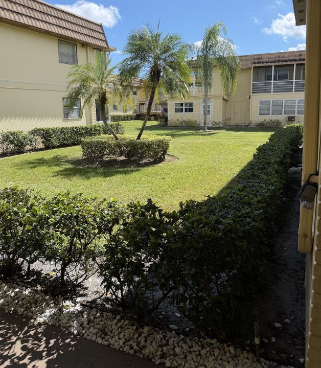 For Sale: $110,000 (2 beds, 2 baths, 880 Square Feet)