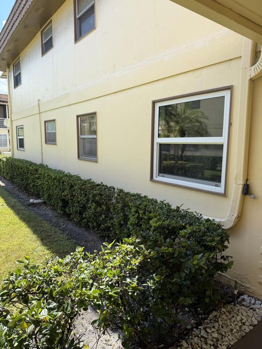 For Sale: $110,000 (2 beds, 2 baths, 880 Square Feet)