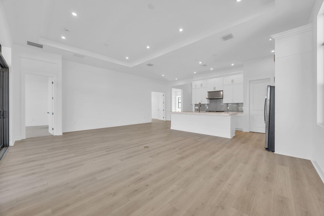 En Venta: $869,990 (3 camas, 3 baños, 2196 Pies cuadrados)