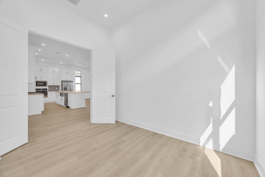 En Venta: $869,990 (3 camas, 3 baños, 2196 Pies cuadrados)