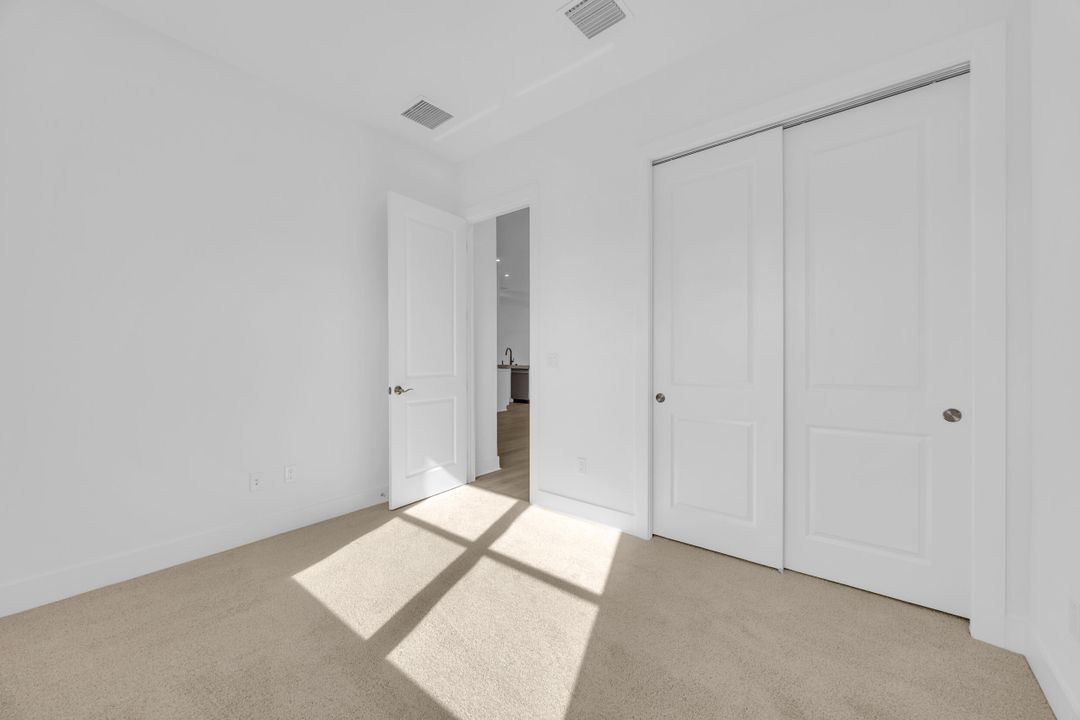 En Venta: $869,990 (3 camas, 3 baños, 2196 Pies cuadrados)