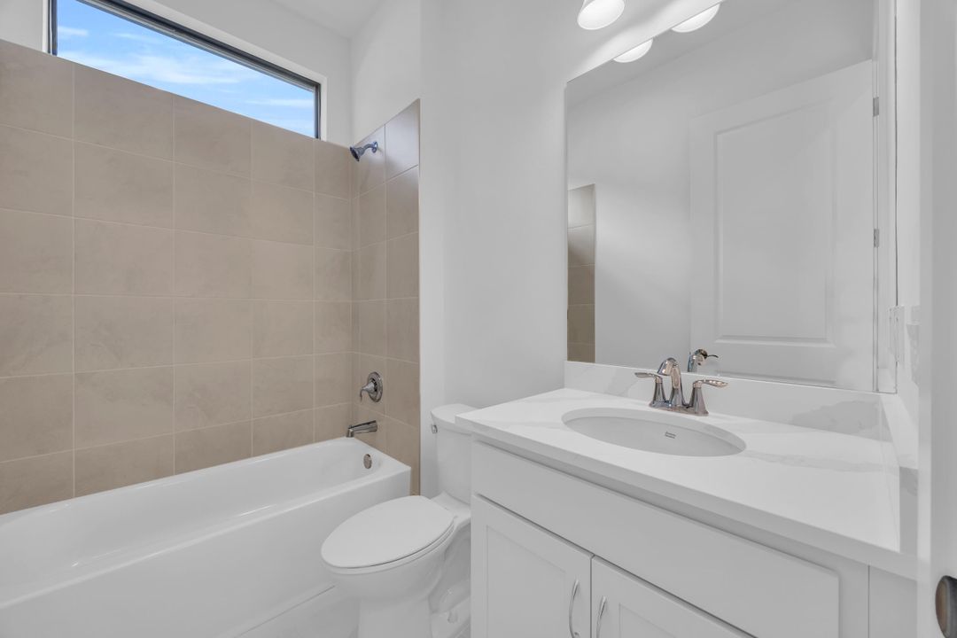 En Venta: $869,990 (3 camas, 3 baños, 2196 Pies cuadrados)